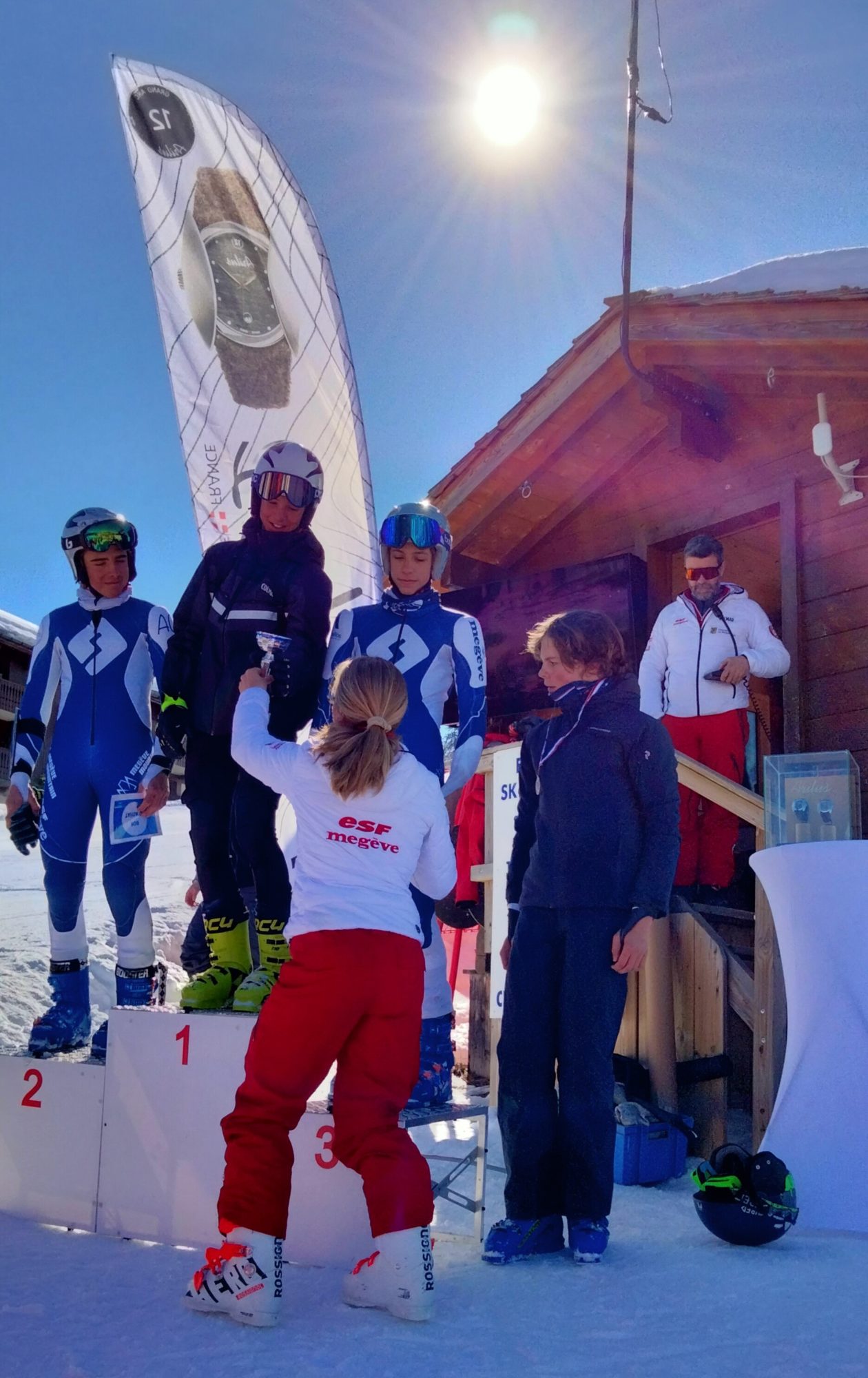 Les montres Arilus, partenaire d'une compétion de ski en slalom organisée par l'ESF de Megève