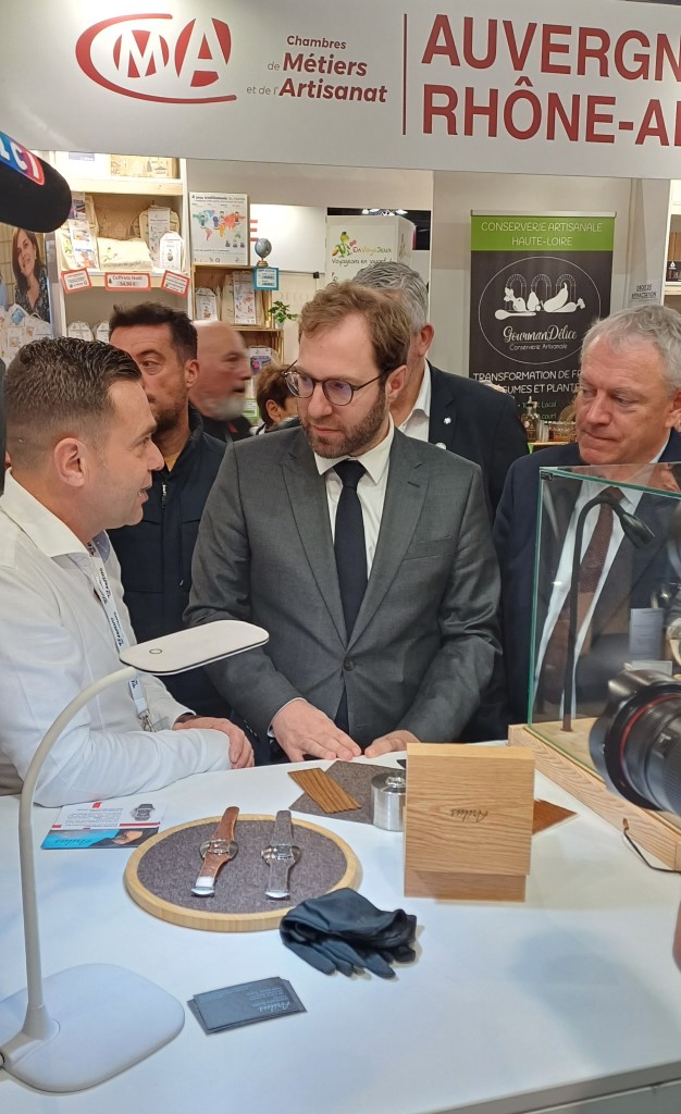 Arilus à MIF Expo sélectionné par la CMA Haute-Savoie avec la visite d'Antoine Armand - Ministre de l'économie et Joël Fourny - Président de CMA France